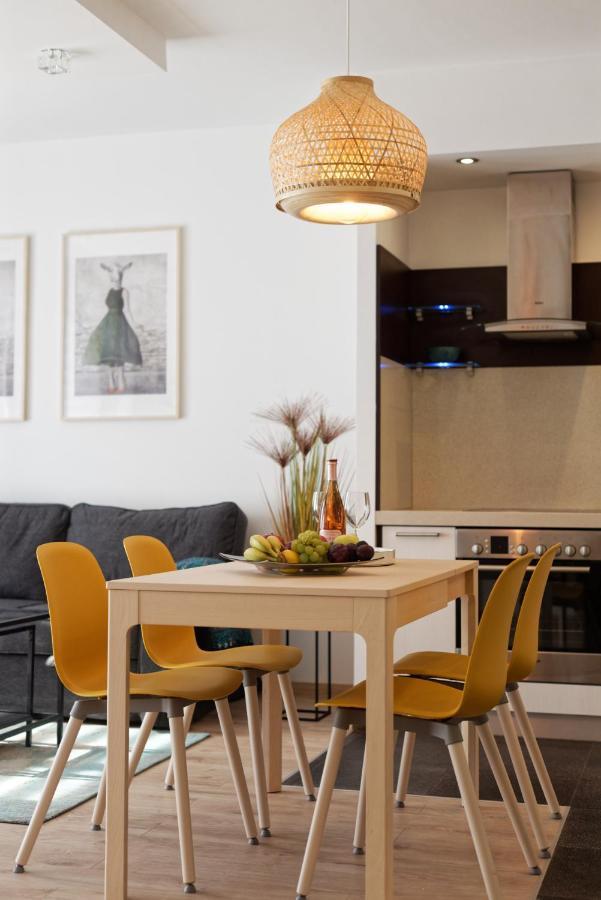 City Center Apartament Parking By Impero Poznan Bagian luar foto